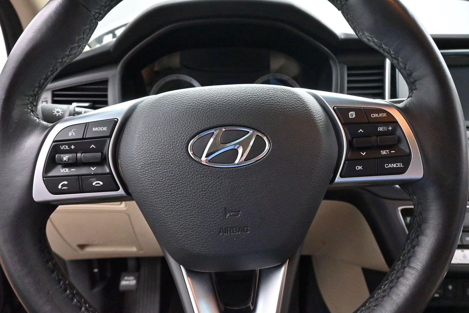 Used 2019 Phantom Black Hyundai SEL image 16