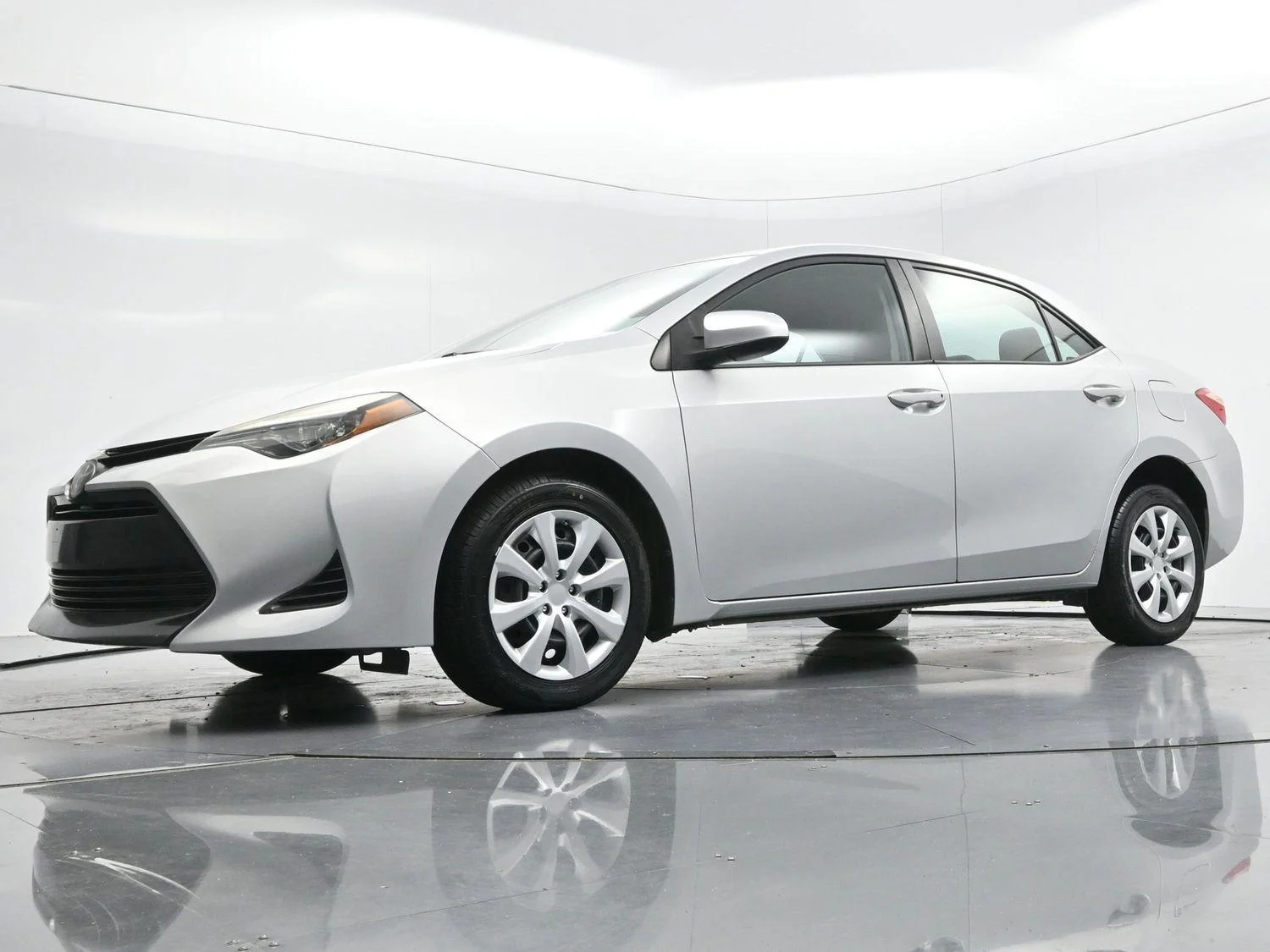 Used 2019 Classic Silver Metallic Toyota LE image 37