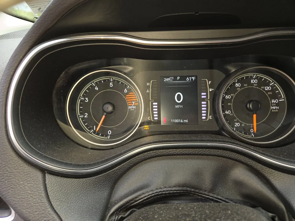 Used 2019 Gray Jeep Latitude Plus image 9