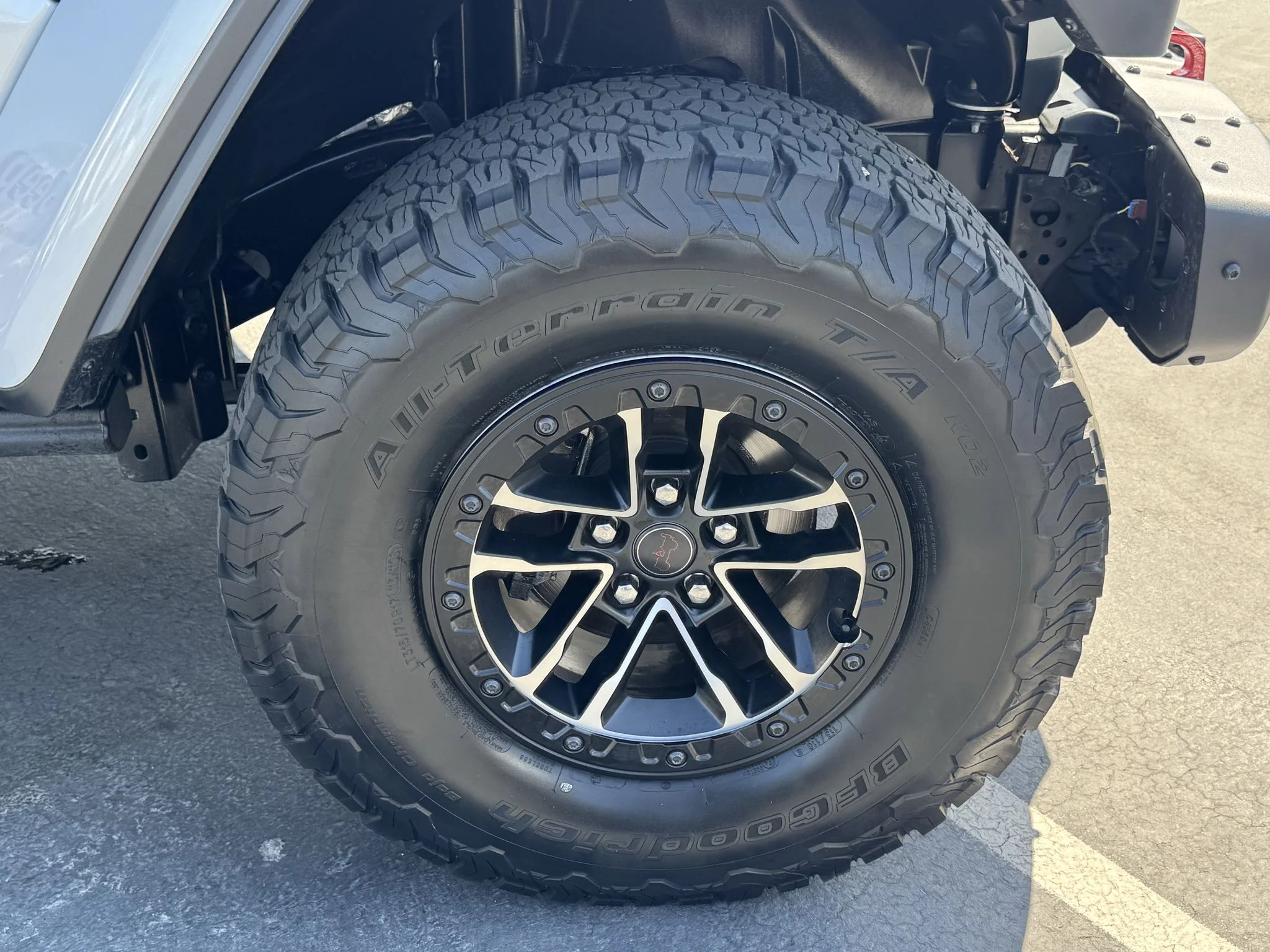 Used 2024 Silver Zynith Clearcoat Jeep Rubicon X image 10