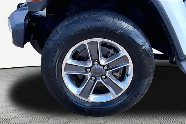 Used 2020 White Jeep Unlimited Sahara image 8