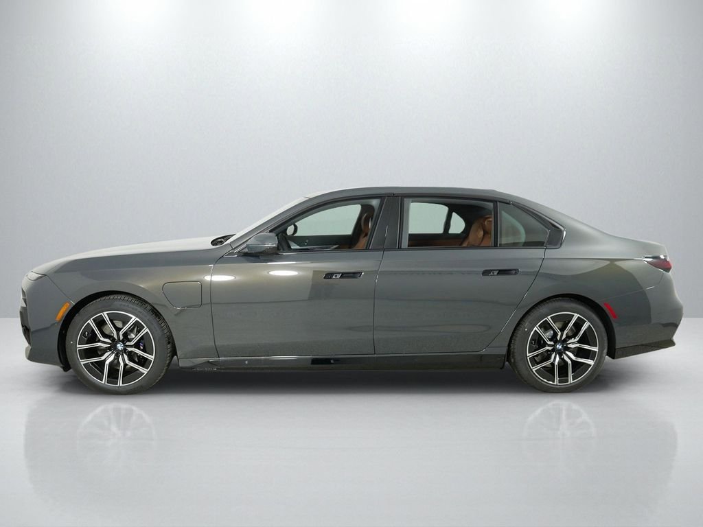 2025 BMW 7 Series 750e - Photo 14