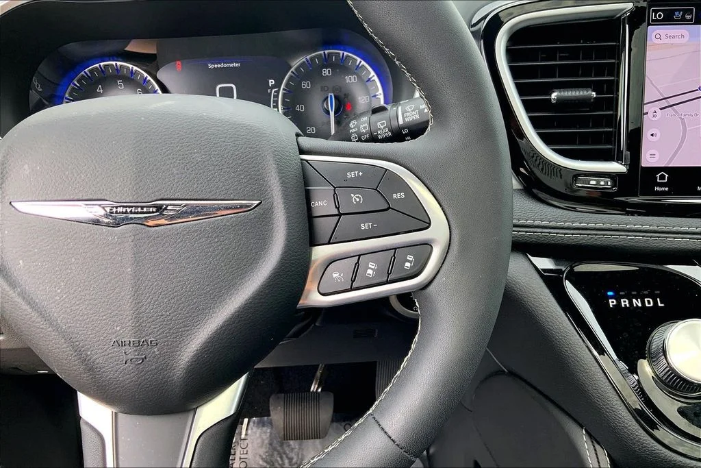 2026 Chrysler Pacifica Limited - Photo 18