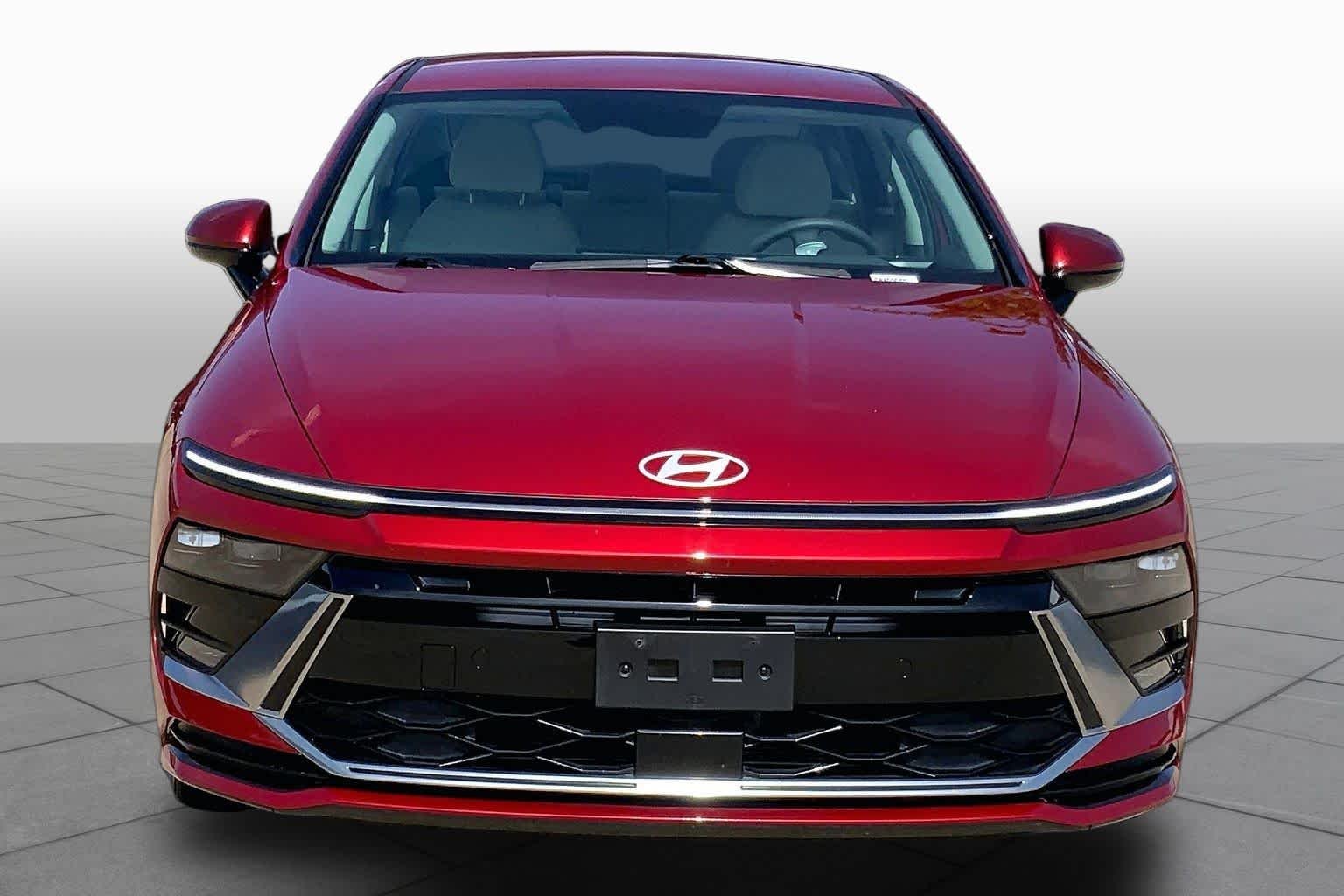 Used 2025 Ultimate red Hyundai SEL image 4