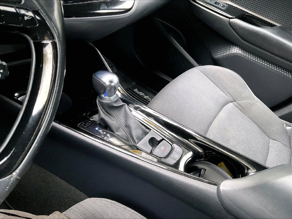 Used 2019 Silver Toyota XLE image 19