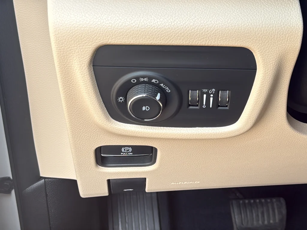 Used 2023 White Jeep Limited image 27