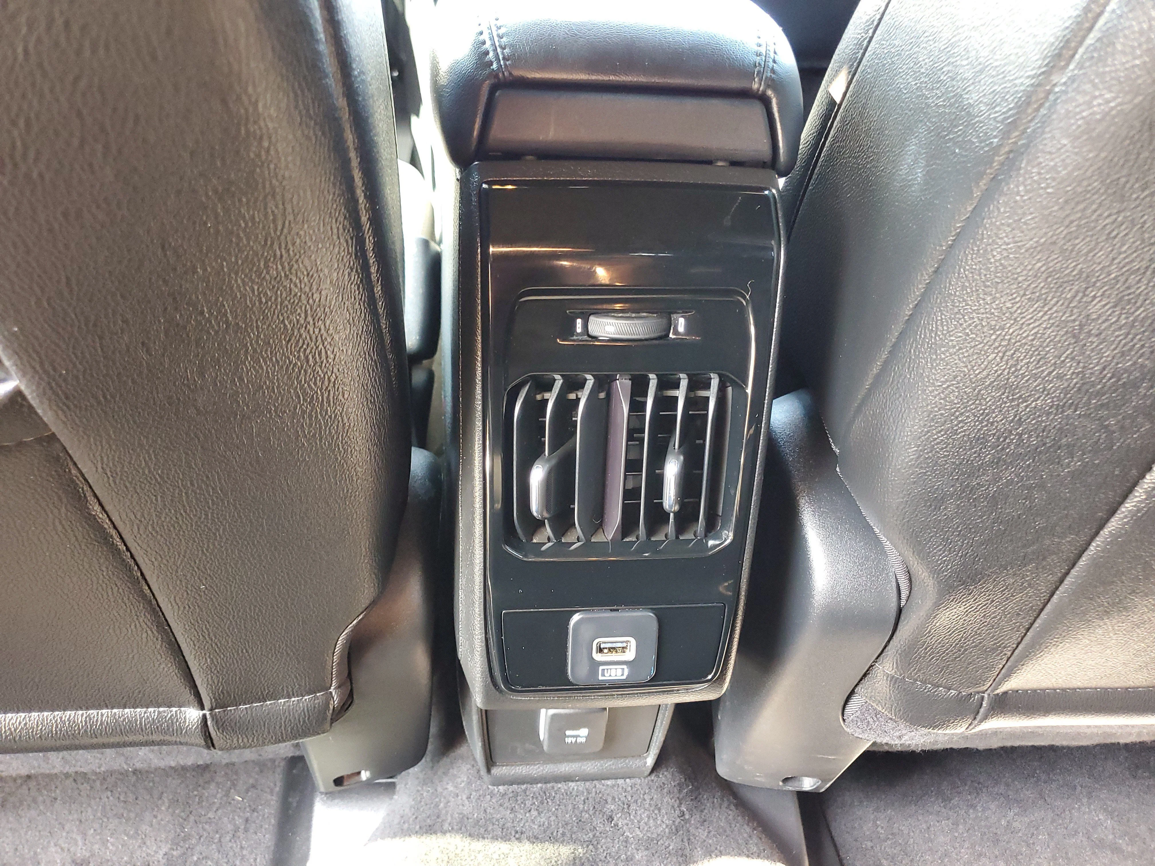 Used 2024 White Jeep Latitude image 18