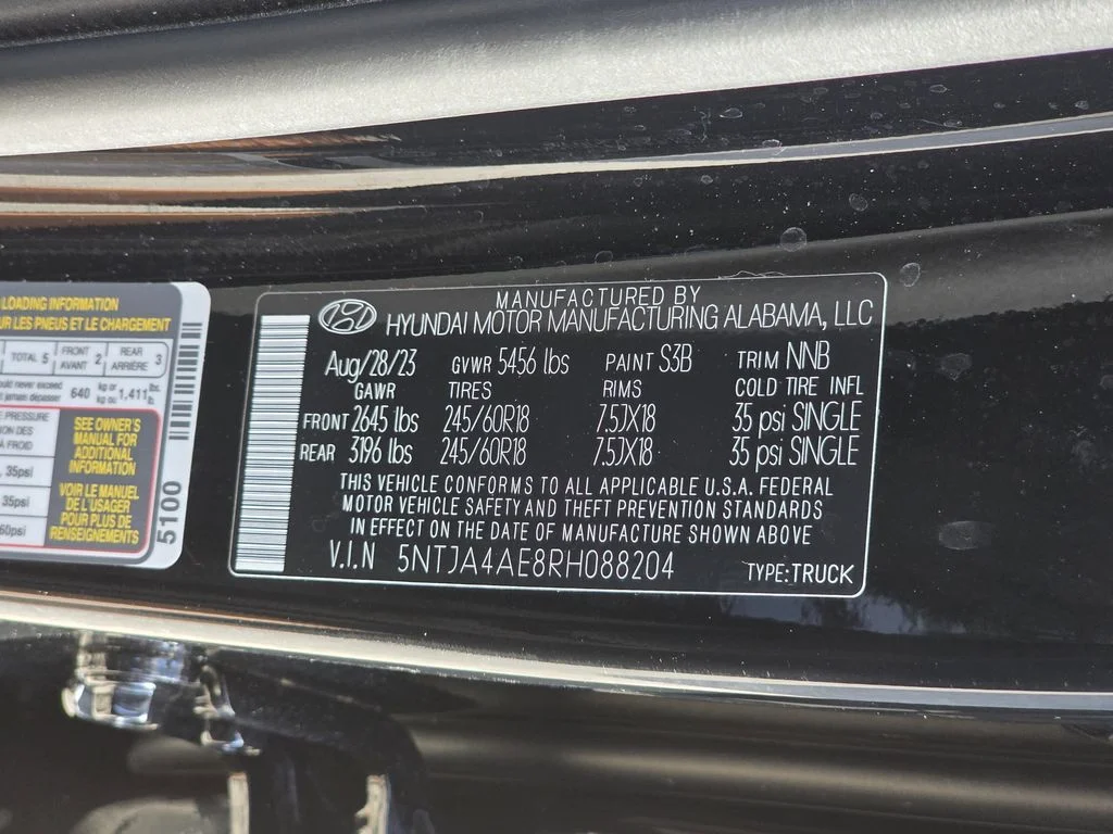 Used 2024 Black Hyundai SE image 28