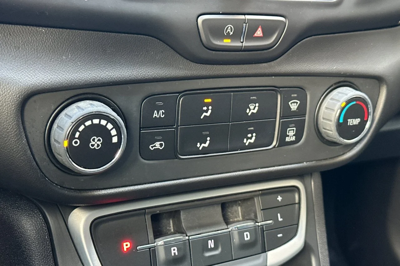 Used 2024 BLACK GMC SLE image 19