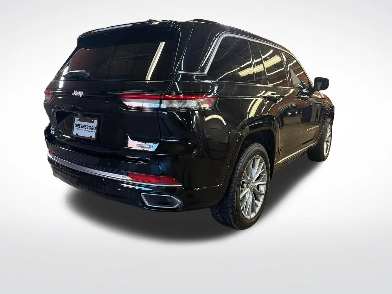Used 2025 Diamond Black Jeep Summit image 6