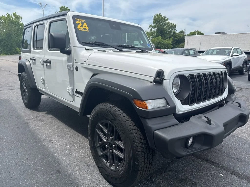 Used 2024 White Jeep Sport S image 3