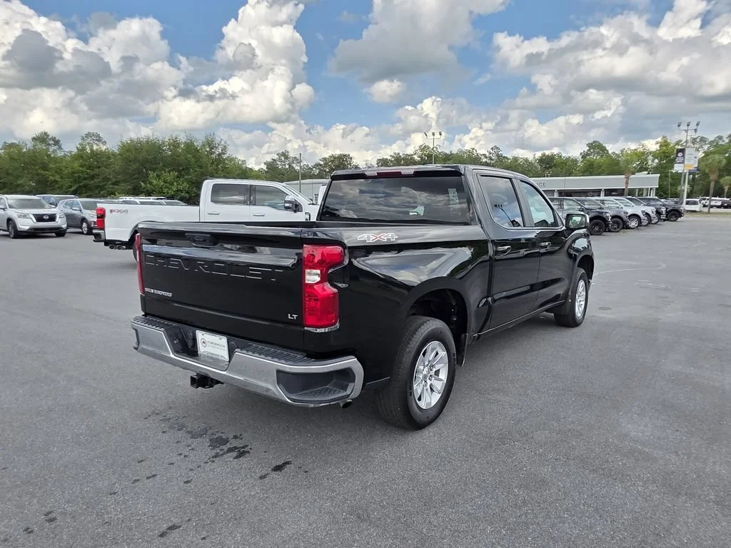 Used 2025 Black Chevrolet LT image 5