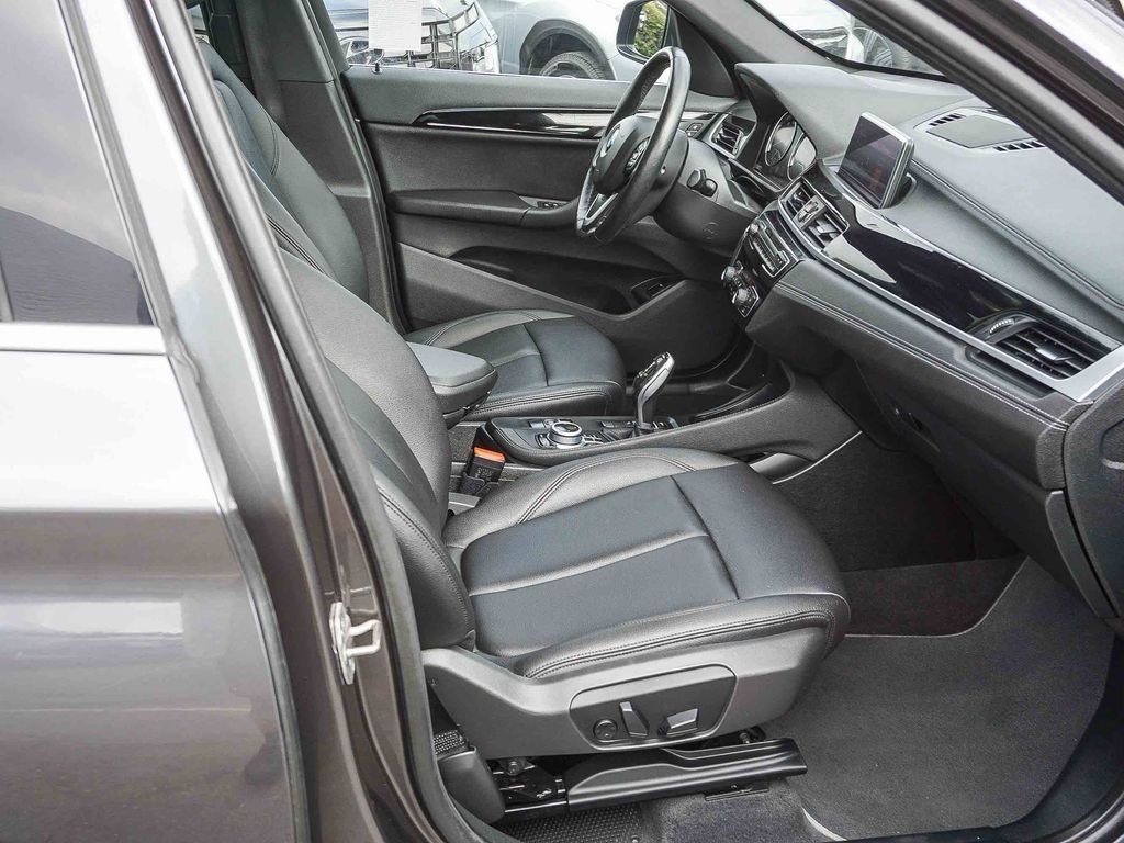Used 2021 Gray BMW sDrive28i image 13