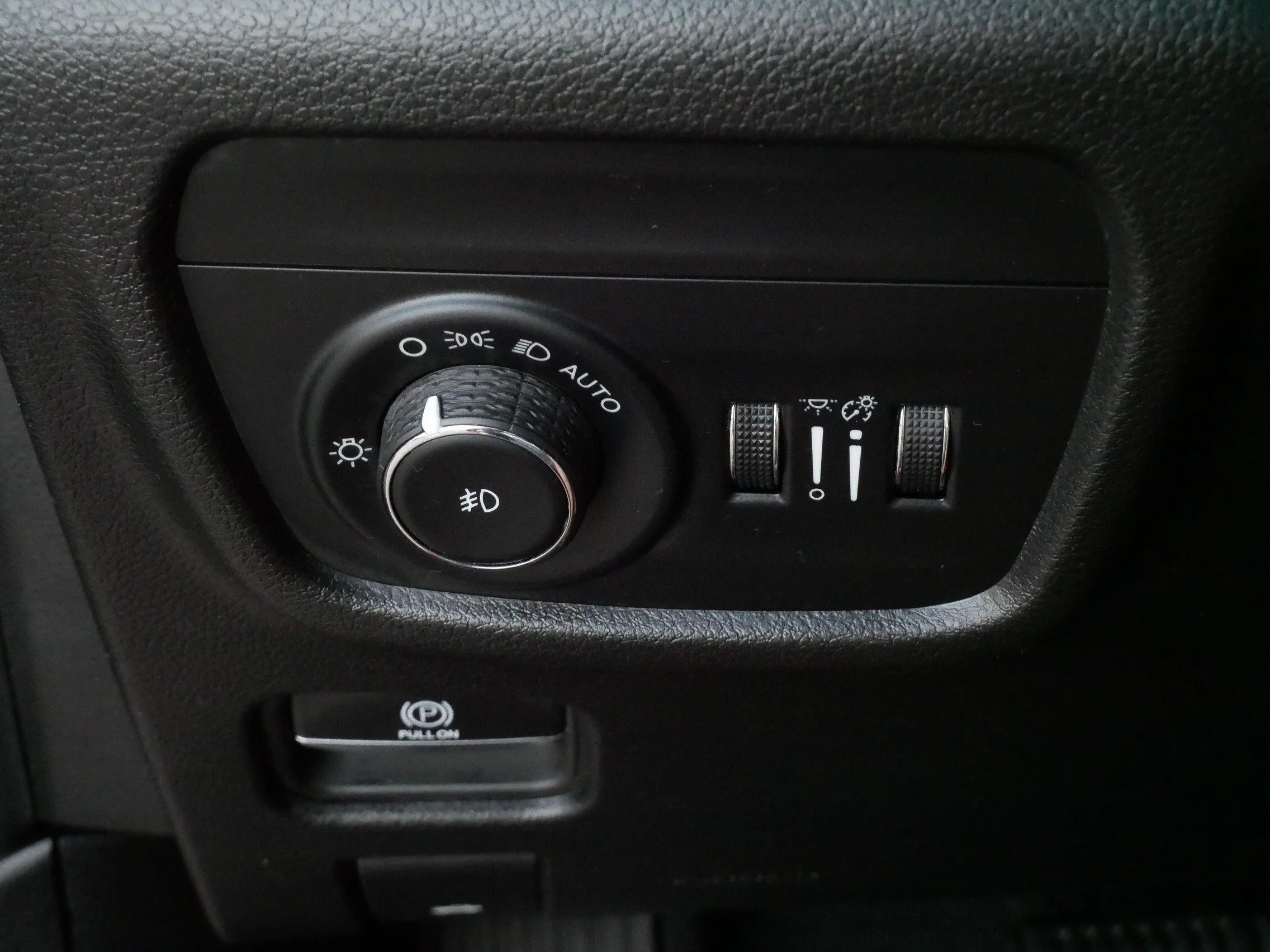 Used 2023 Velvet Red Pearlcoat Jeep Limited image 27