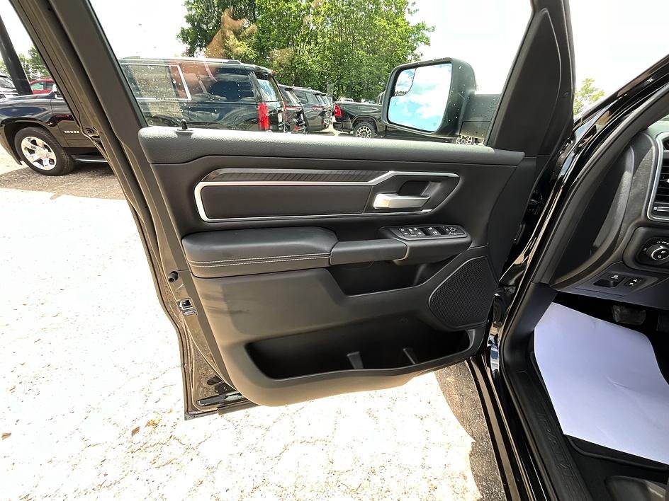 New 2026 Diamond Black Crystal Pearl-Coat Exterior Paint RAM Big Horn/Lone Star image 11