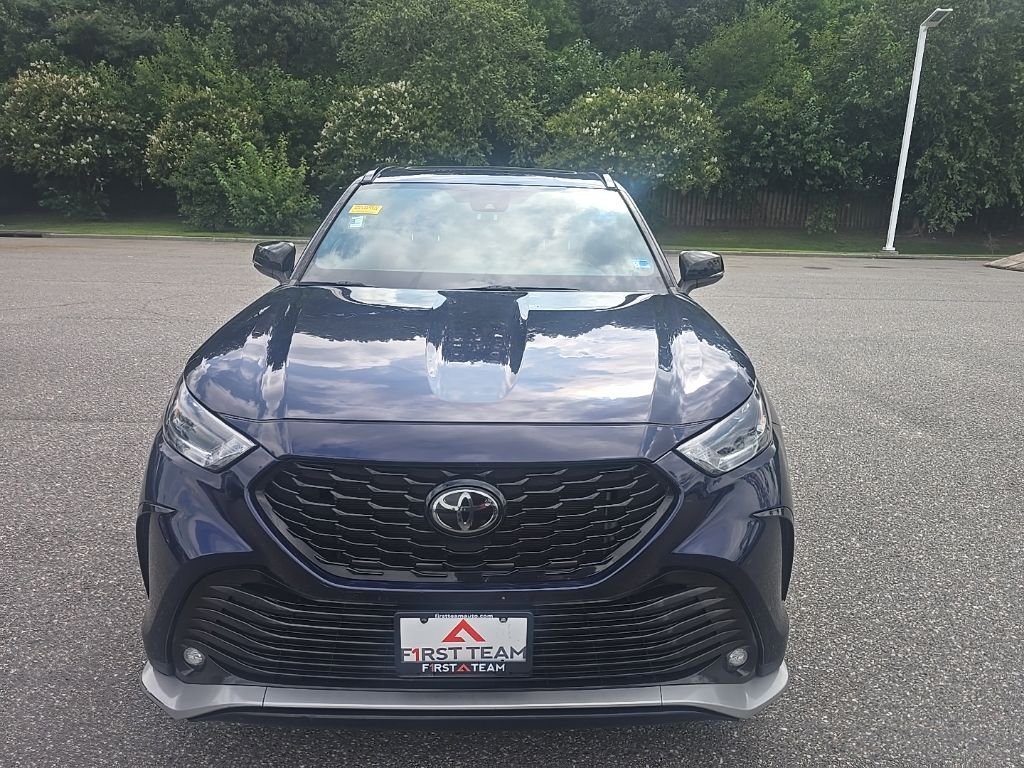 Used 2022  Toyota XSE image 2