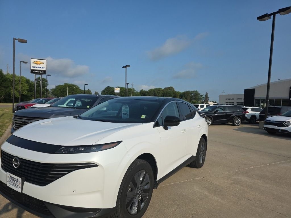 Used 2025 White Nissan SL image 4