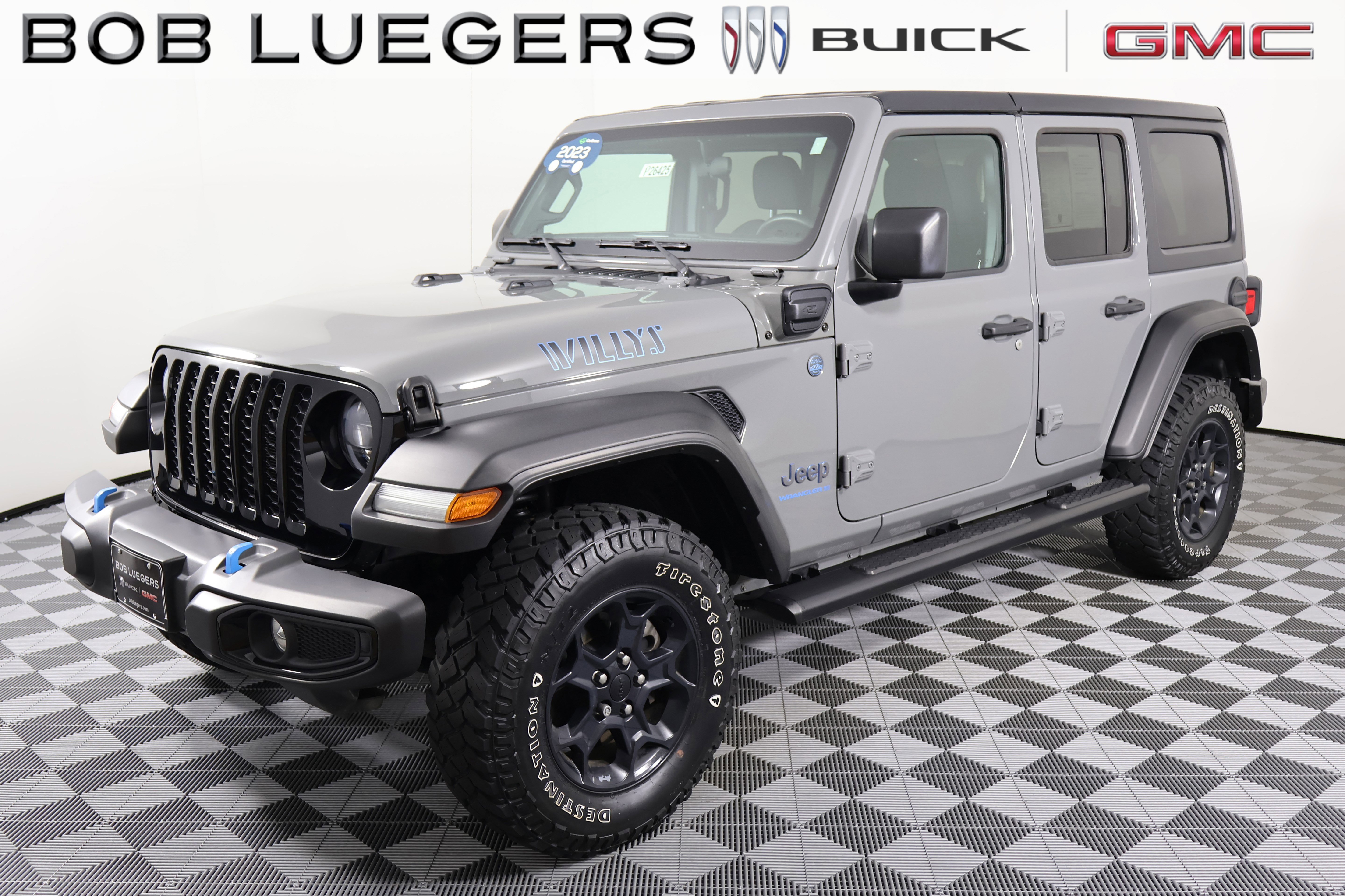 Used 2023 Gray Jeep 4x4 image 3
