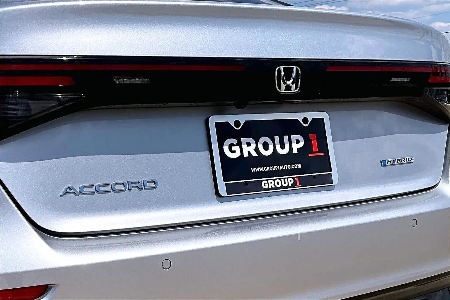 Used 2024 Solar Silver Metallic Honda EX-L image 30