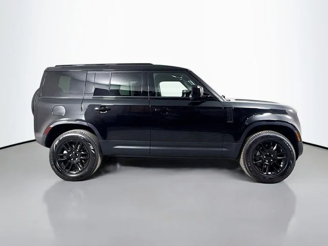 New 2026 Santorini Black Land Rover S image 4