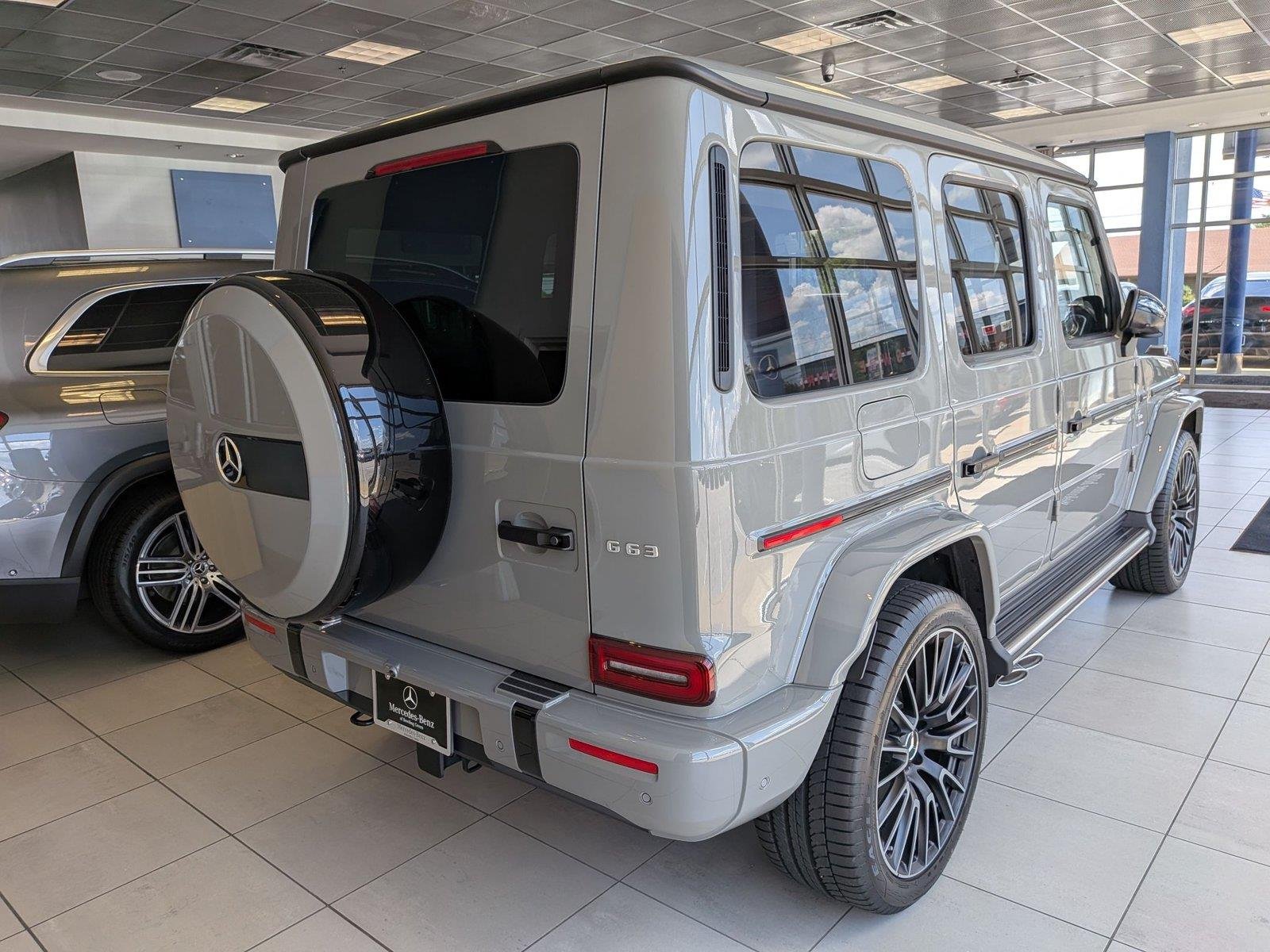 New 2027 MANUFAKTUR Arabian Grey Non- Metallic Mercedes-Benz AMG® G 63 SUV image 5
