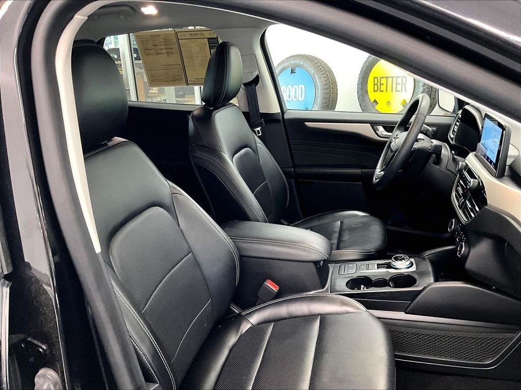Used 2022 Black Metallic Ford SEL image 11