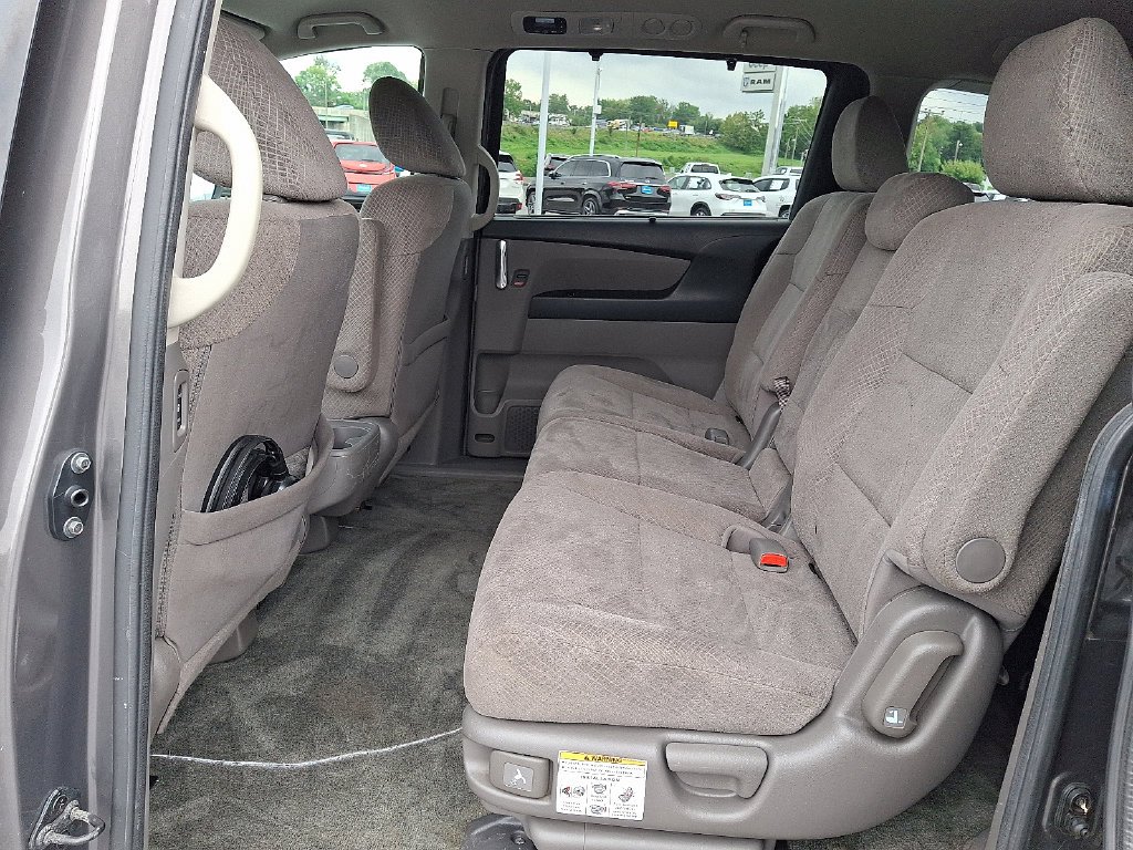 Used 2016 Gray Honda SE image 11