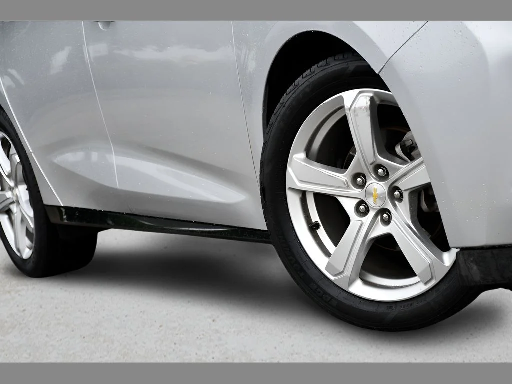 Used 2018 Silver Ice Metallic Chevrolet LT image 11