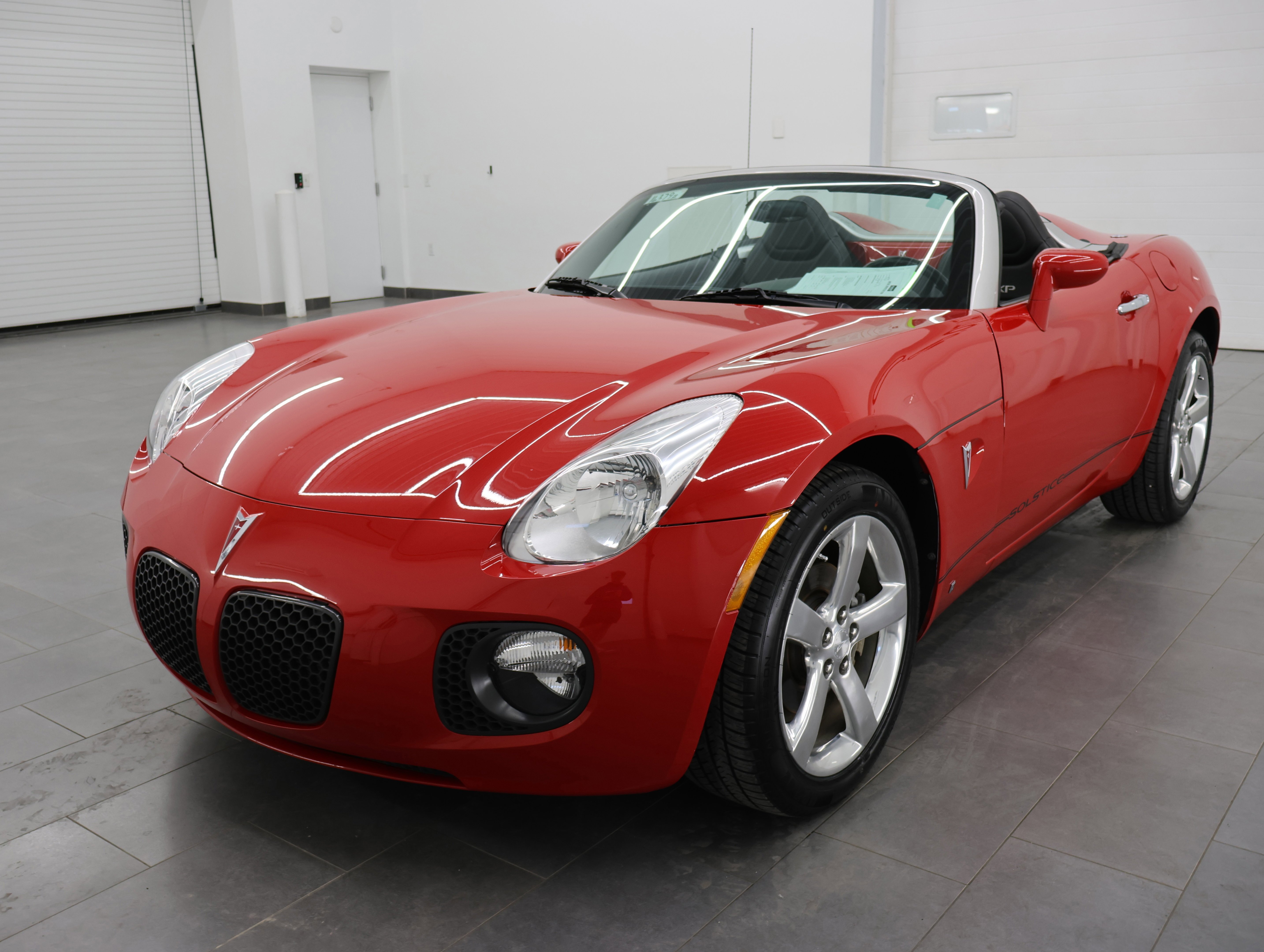 Used 2007 Aggressive (Victory Red) Pontiac GXP Convertible: GXP-CONVERTIBLE-5 SPEED STICK-BLACK LEATHER-LIKE NEW TIRES image 41