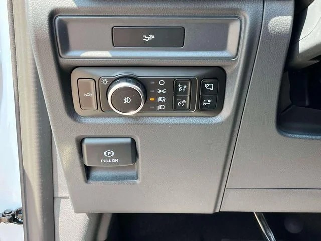 New 2026 Oxford White Ford XLT image 23
