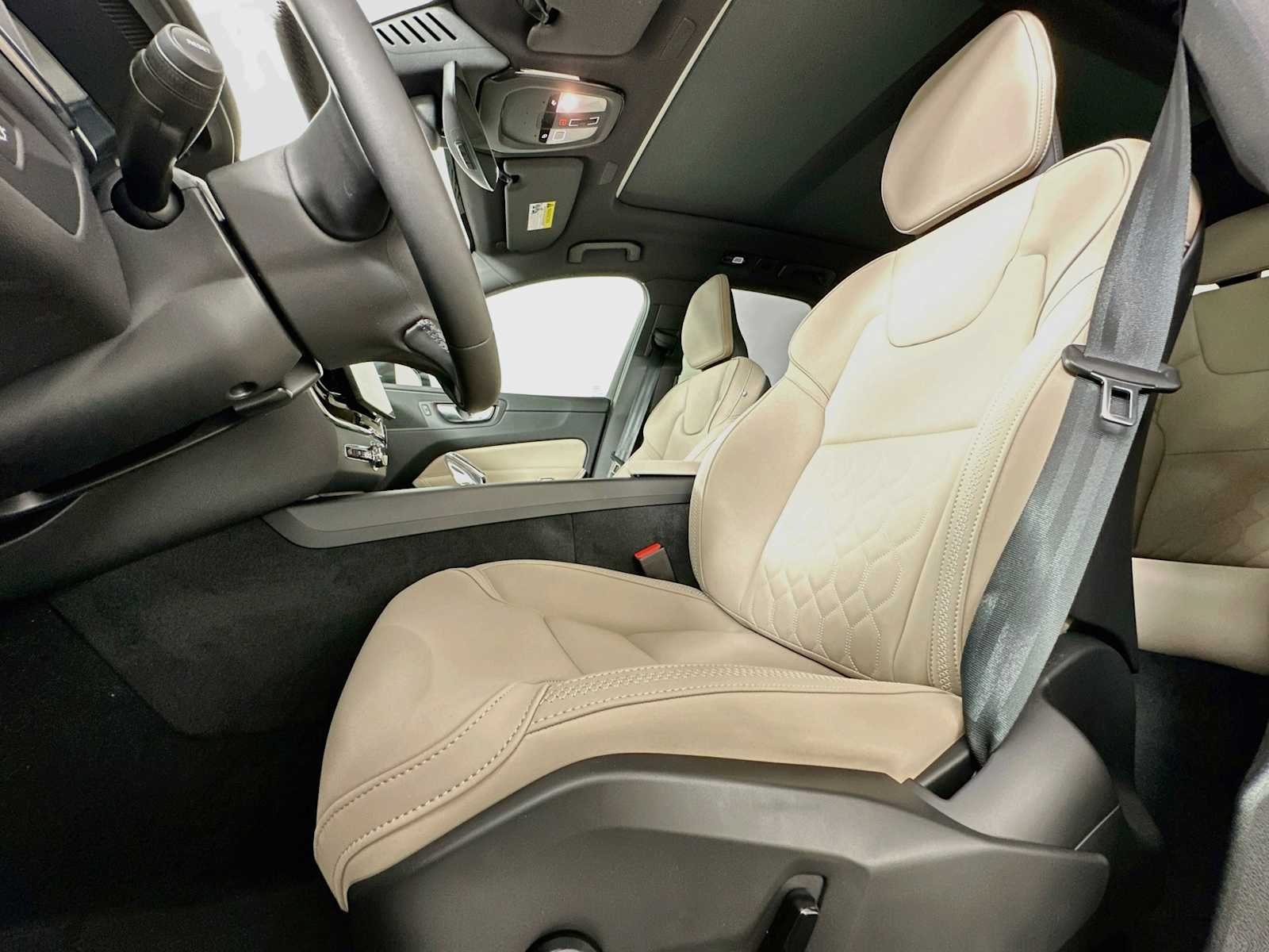 New 2026 Crystal White Volvo Plus image 18