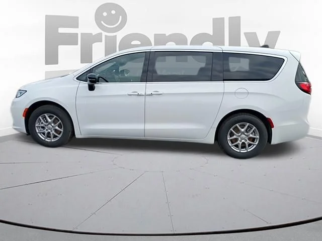 New 2026 Bright White Clear-Coat Exterior Paint Chrysler Select image 13