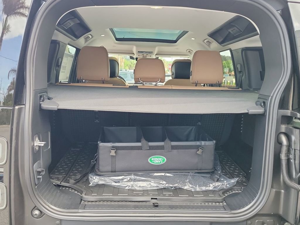 New 2026 Woolstone Green Land Rover X-Dynamic SE image 10