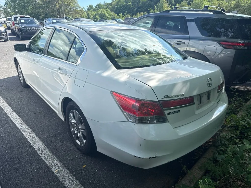 Used 2011  Honda SE image 3