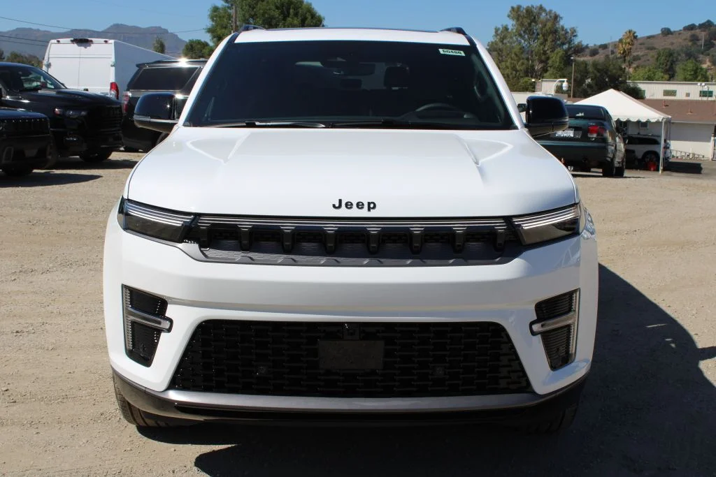 New 2026 Bright White Clear-Coat Exterior Paint Jeep Limited Reserve image 2