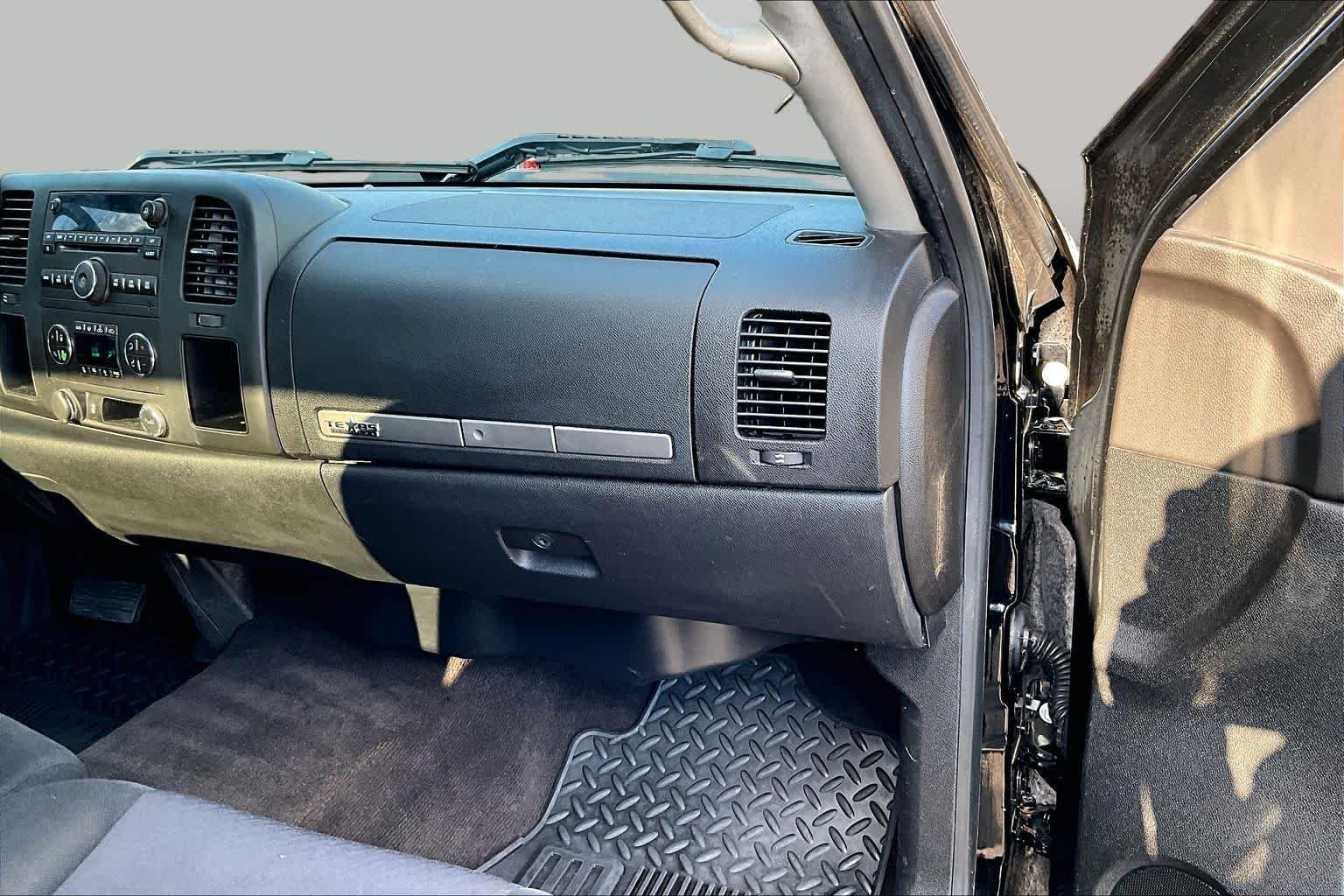 Used 2013 Onyx Black GMC SLE image 19