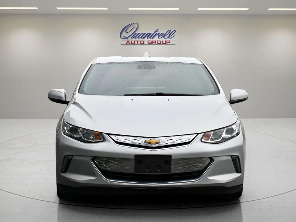 Used 2018 Silver Ice Metallic Chevrolet LT image 9