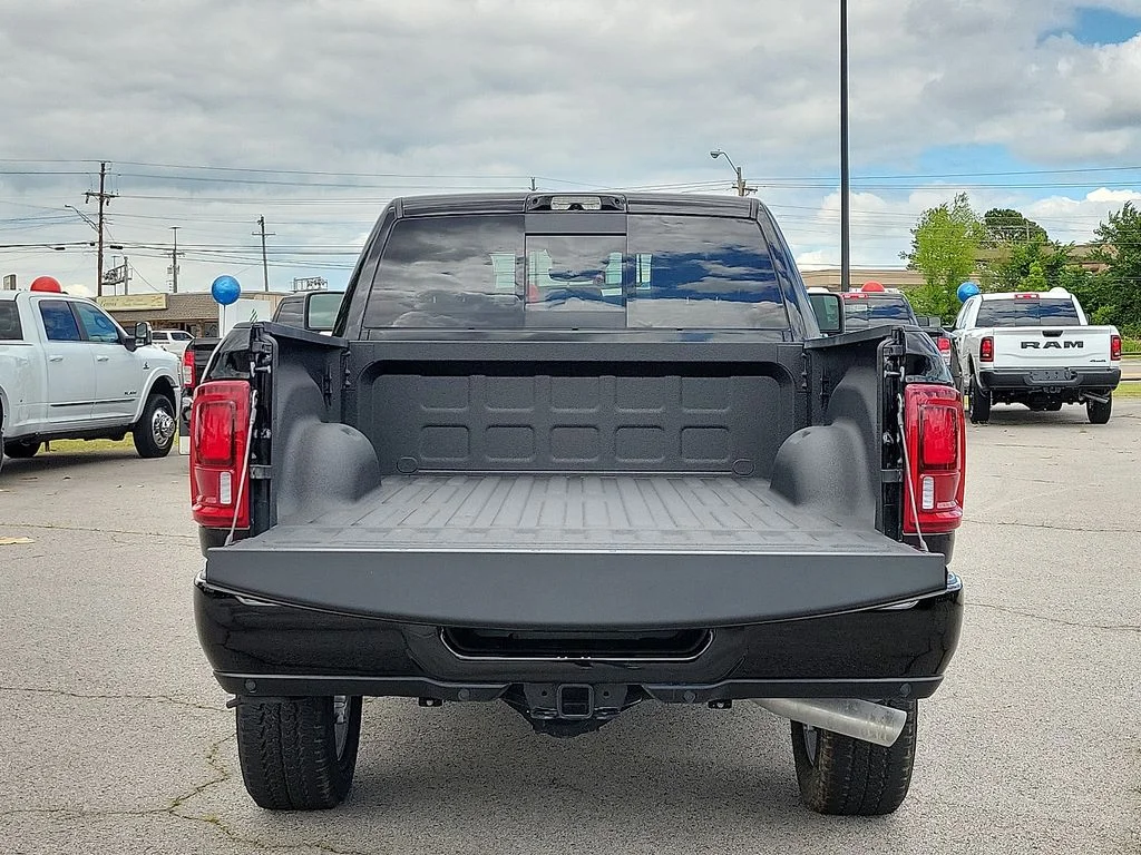 New 2025 Diamond Black Crystal Pearl-Coat Exterior Paint RAM Laramie image 8