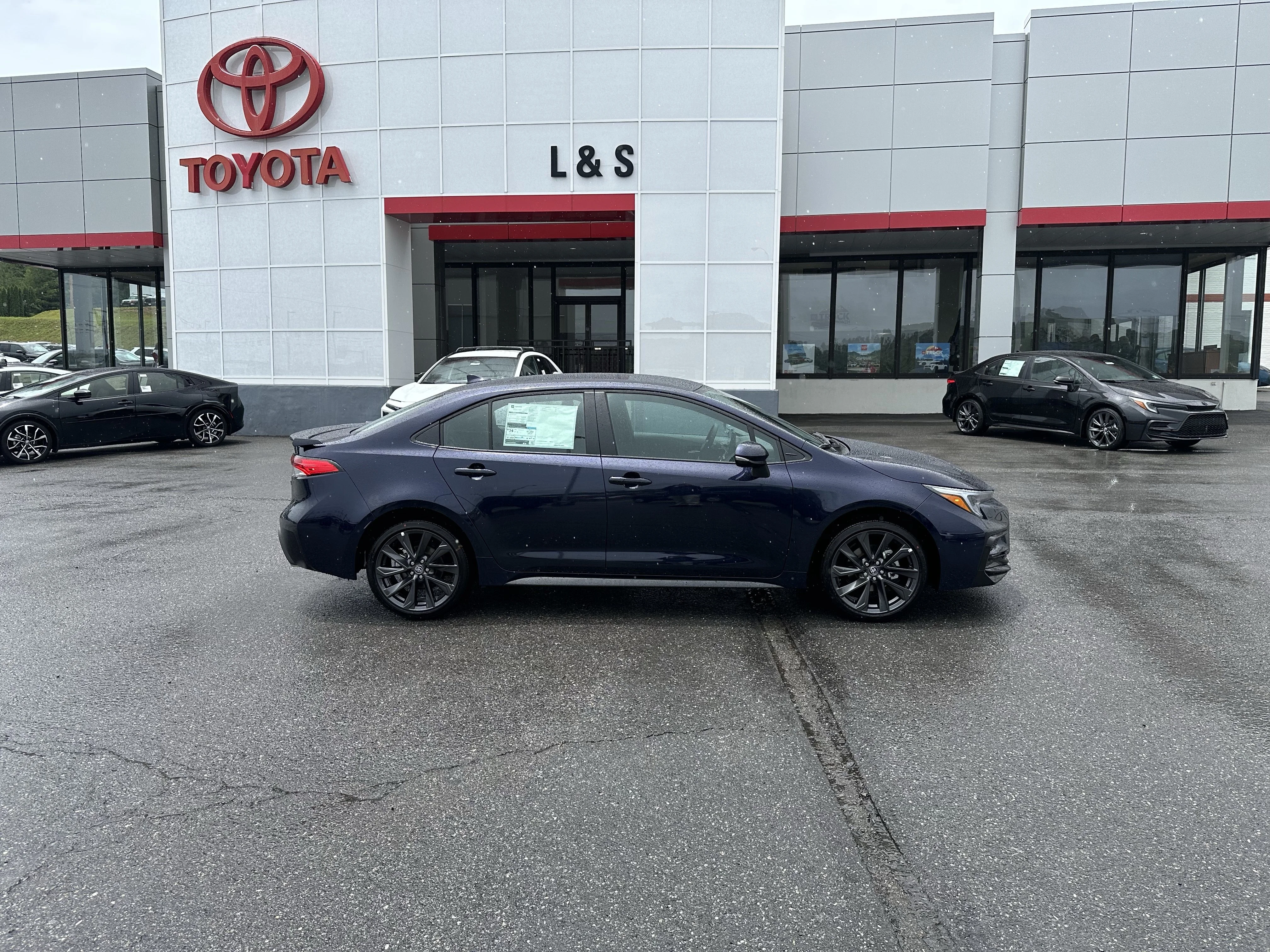 New 2026 BLUEPRINT Toyota SE image 2