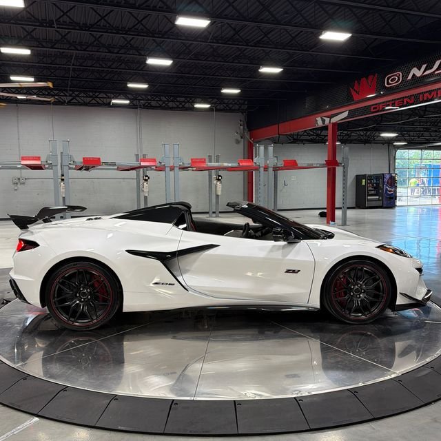Used 2023 White Chevrolet Z06 image 23