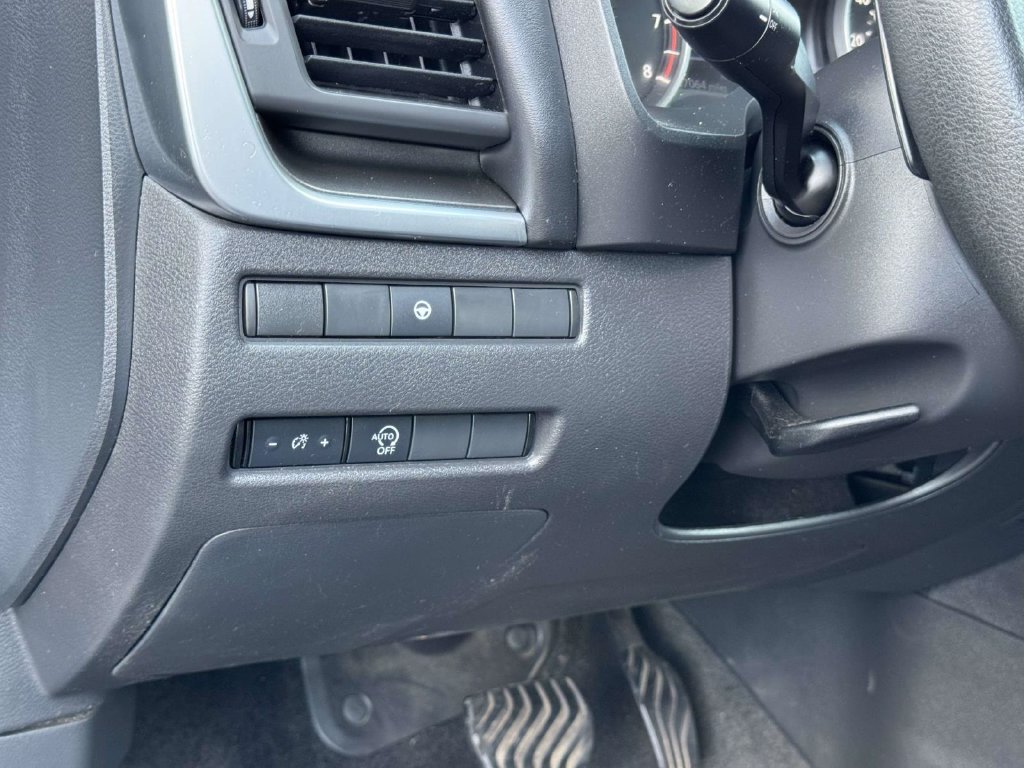 Used 2023 Gray Nissan SV image 9