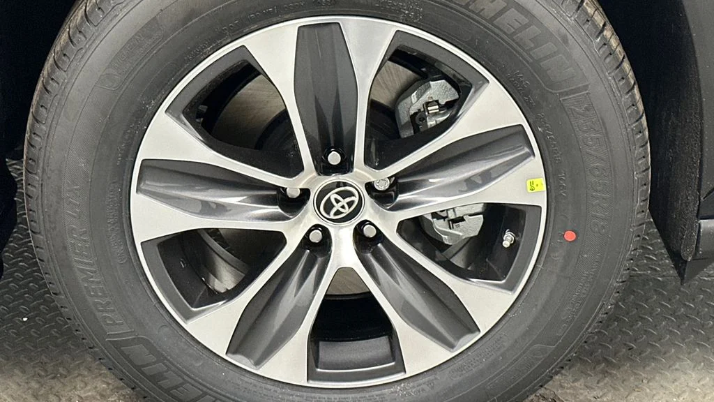 Used 2024 Black Toyota XLE image 21