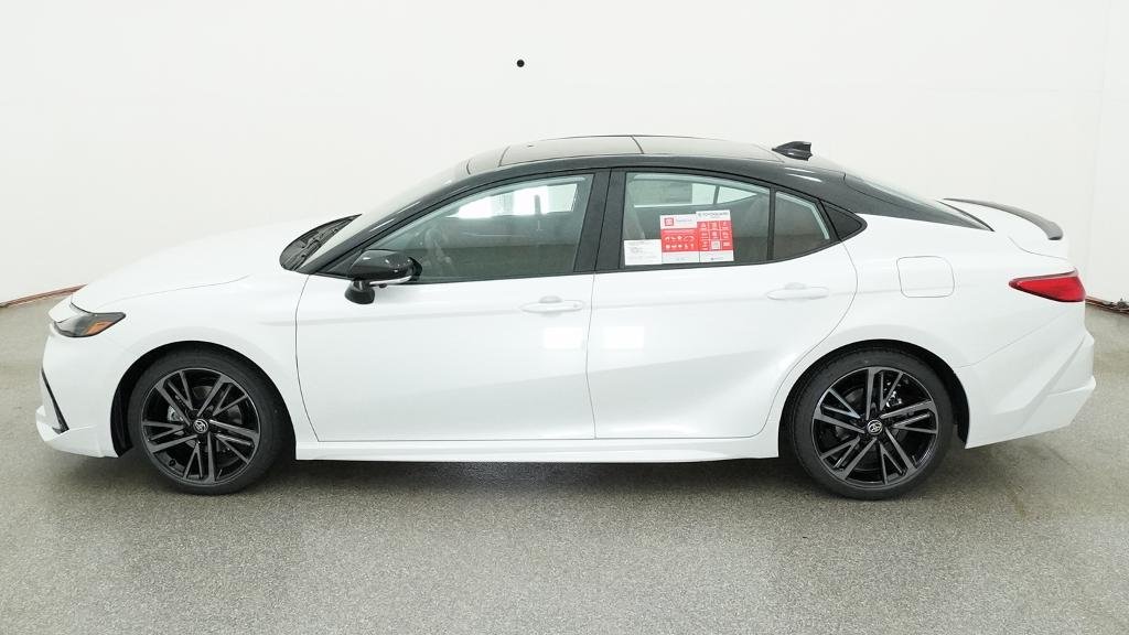 New 2026 Wind Chill Pearl with Midnight Black Metallic roof Toyota XSE image 2