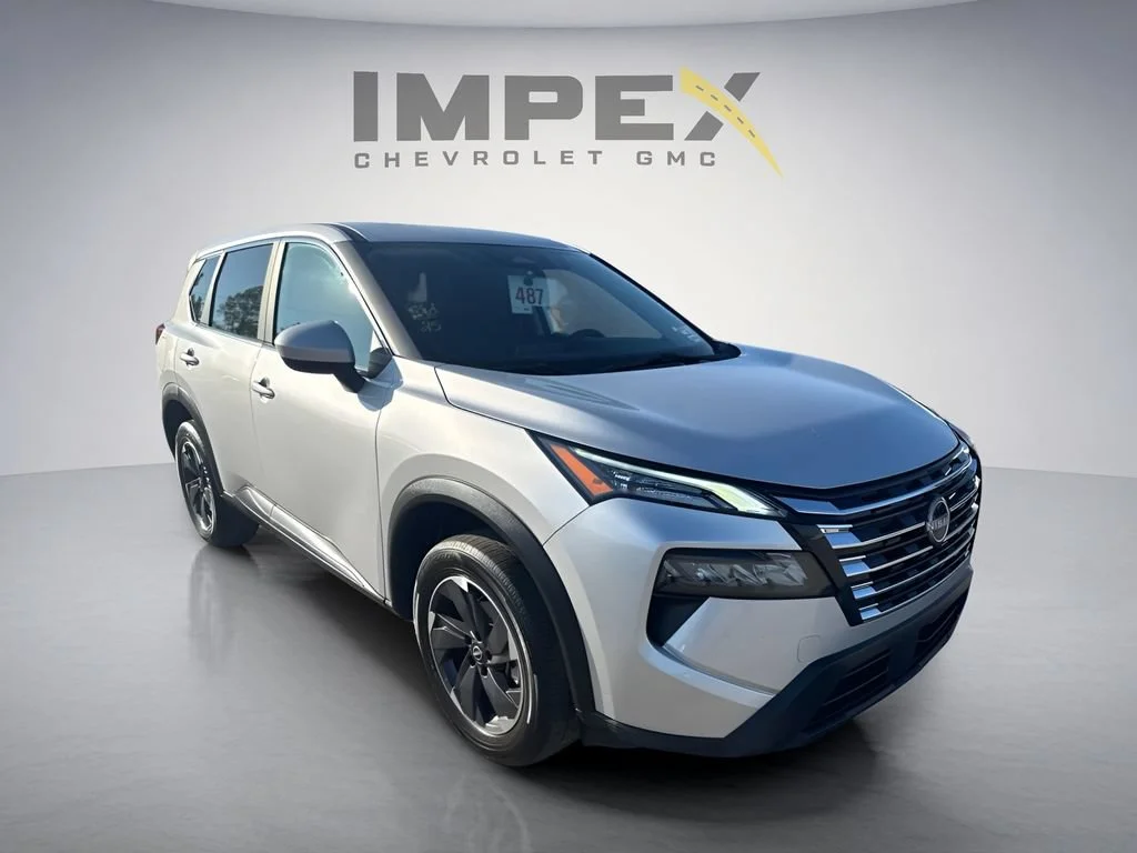 Used 2025 Silver Nissan SV image 7