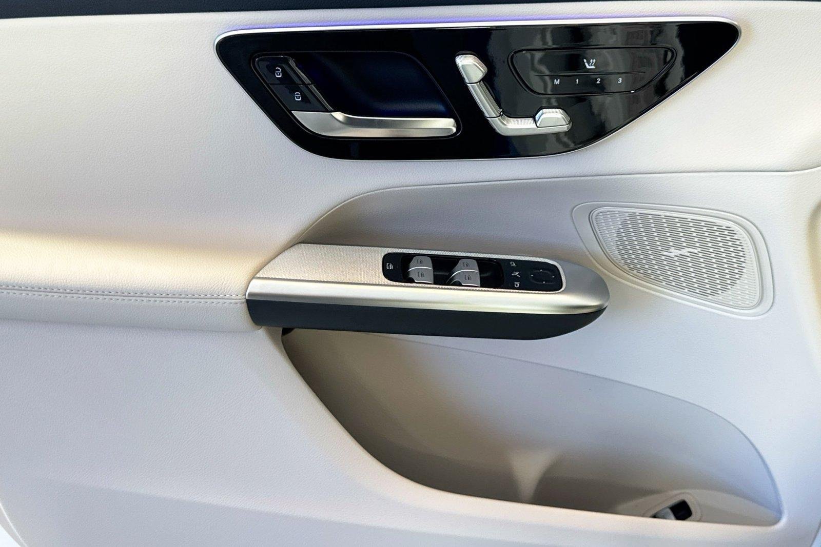New 2026 Polar White Mercedes-Benz GLC 300 image 15