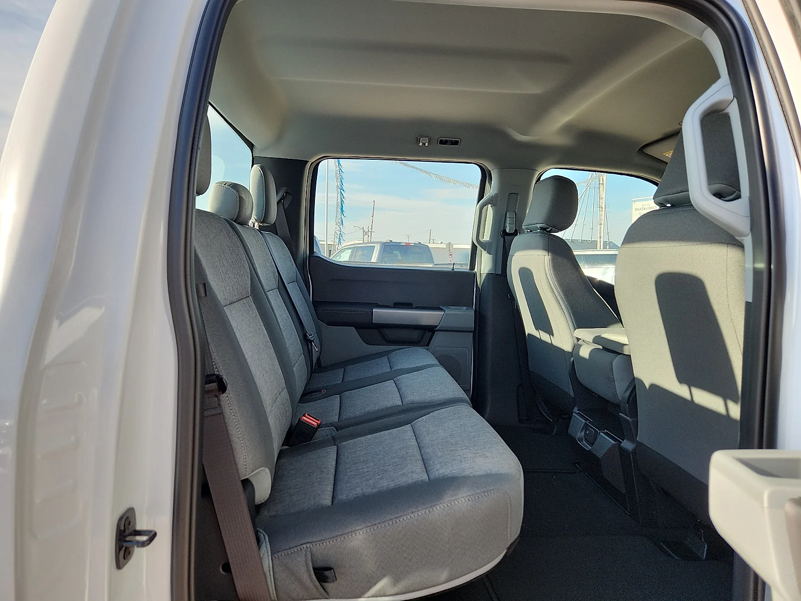 New 2027 Oxford White Ford XL image 19
