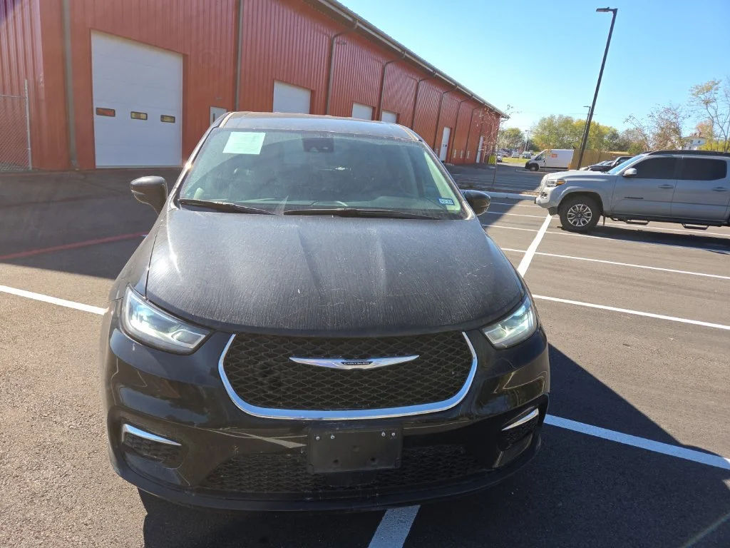 Used 2024 Black Chrysler Touring L image 2