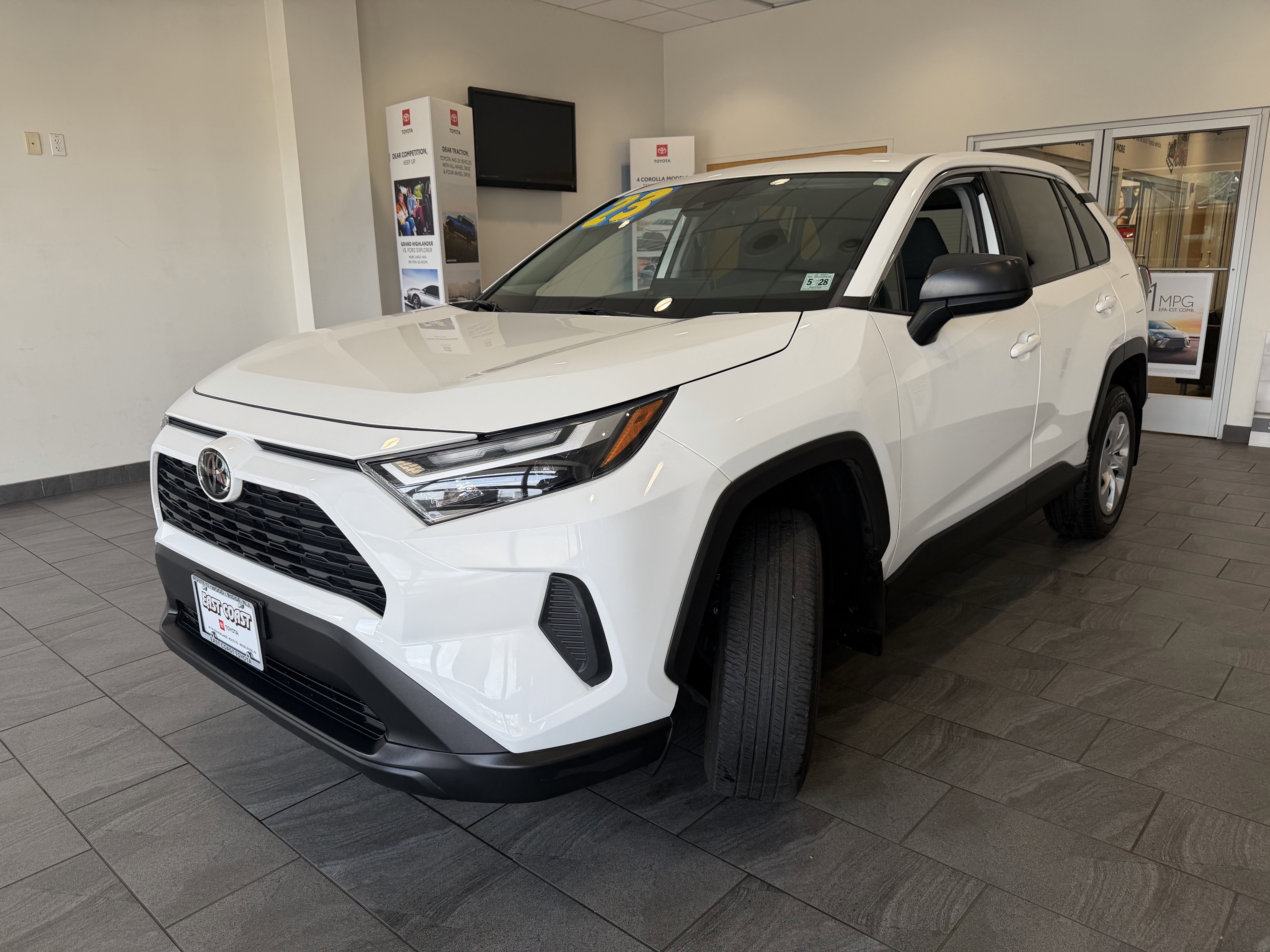 Used 2023 ICE CAP Toyota LE image 3