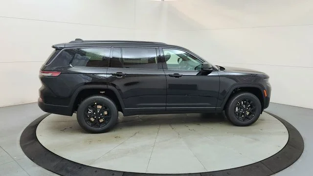 New 2026 Diamond Black Crystal Pearl-Coat Exterior Paint Jeep  image 13