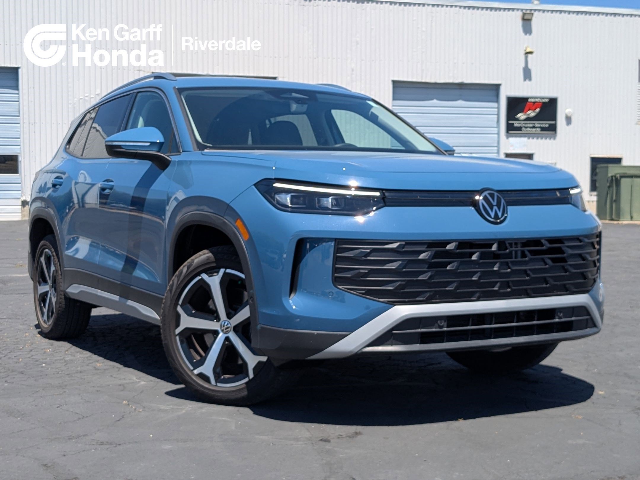 Used 2025 Monterey Blue Pearl Volkswagen SE image 1